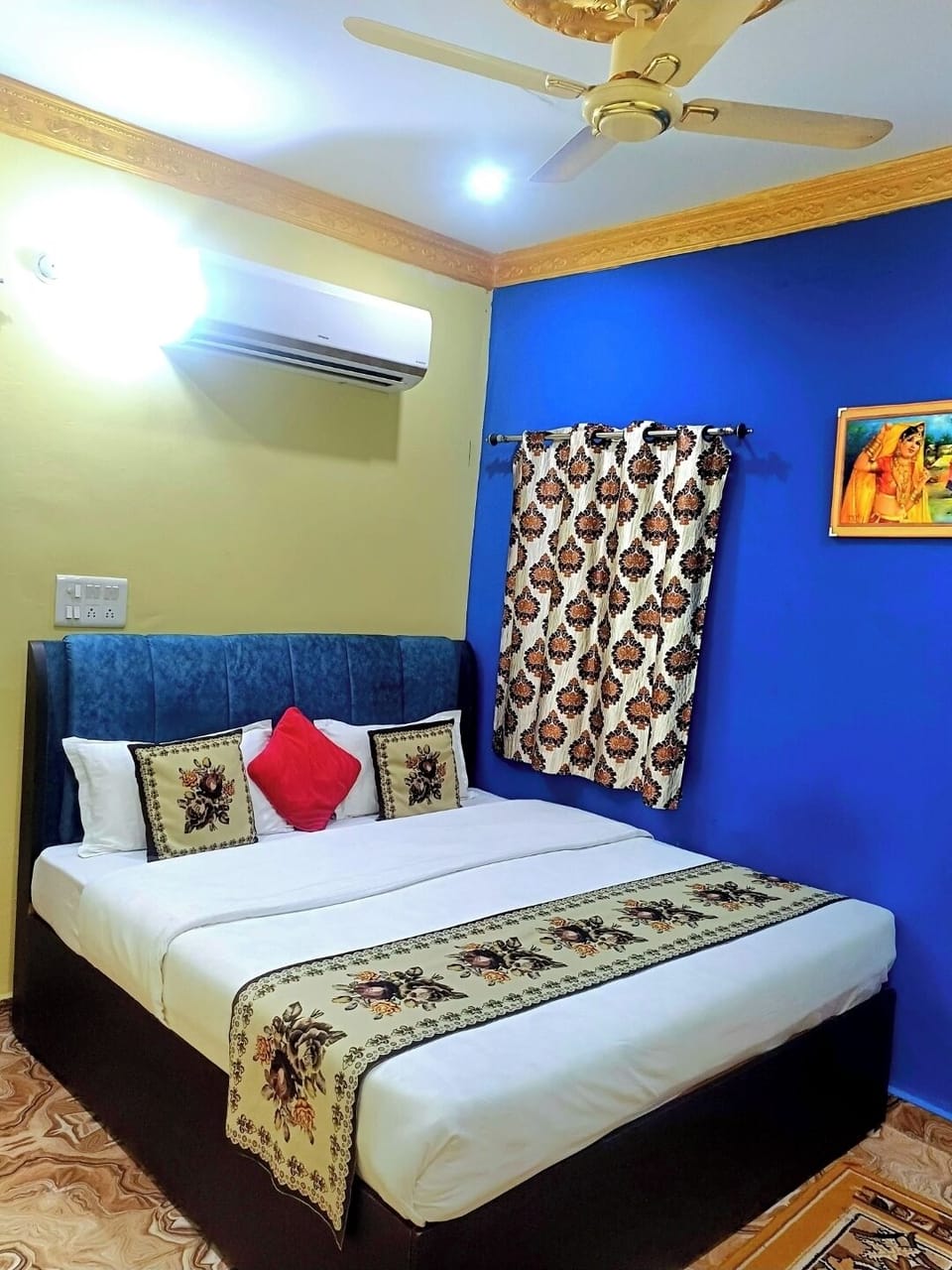 Deluxe Double Room, Balcony, City View | In-room safe
