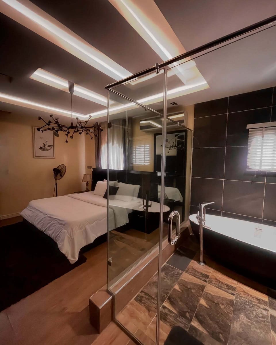 Deluxe Room, Balcony, City View | Bathroom | Free toiletries, hair dryer, towels, soap