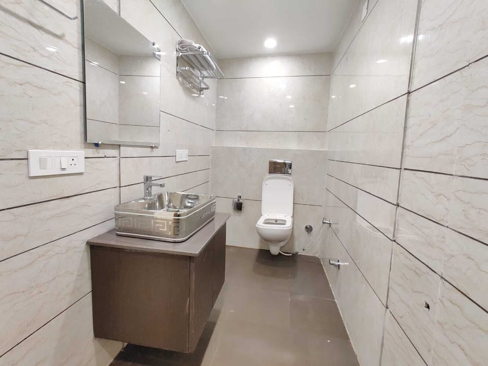 Shower, free toiletries, slippers, towels