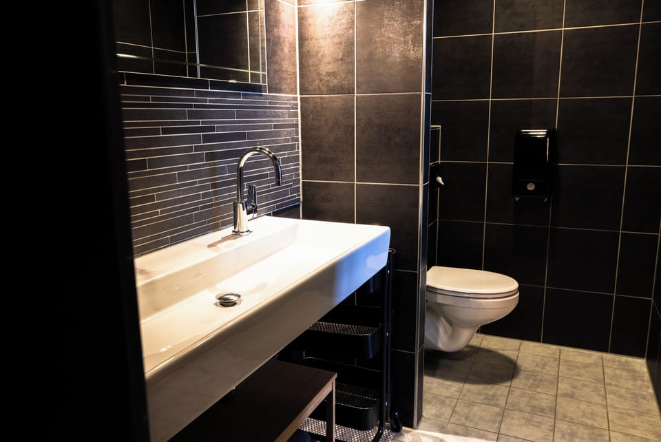 Comfort Quadruple Room | Bathroom | Shower, hair dryer, towels, toilet paper