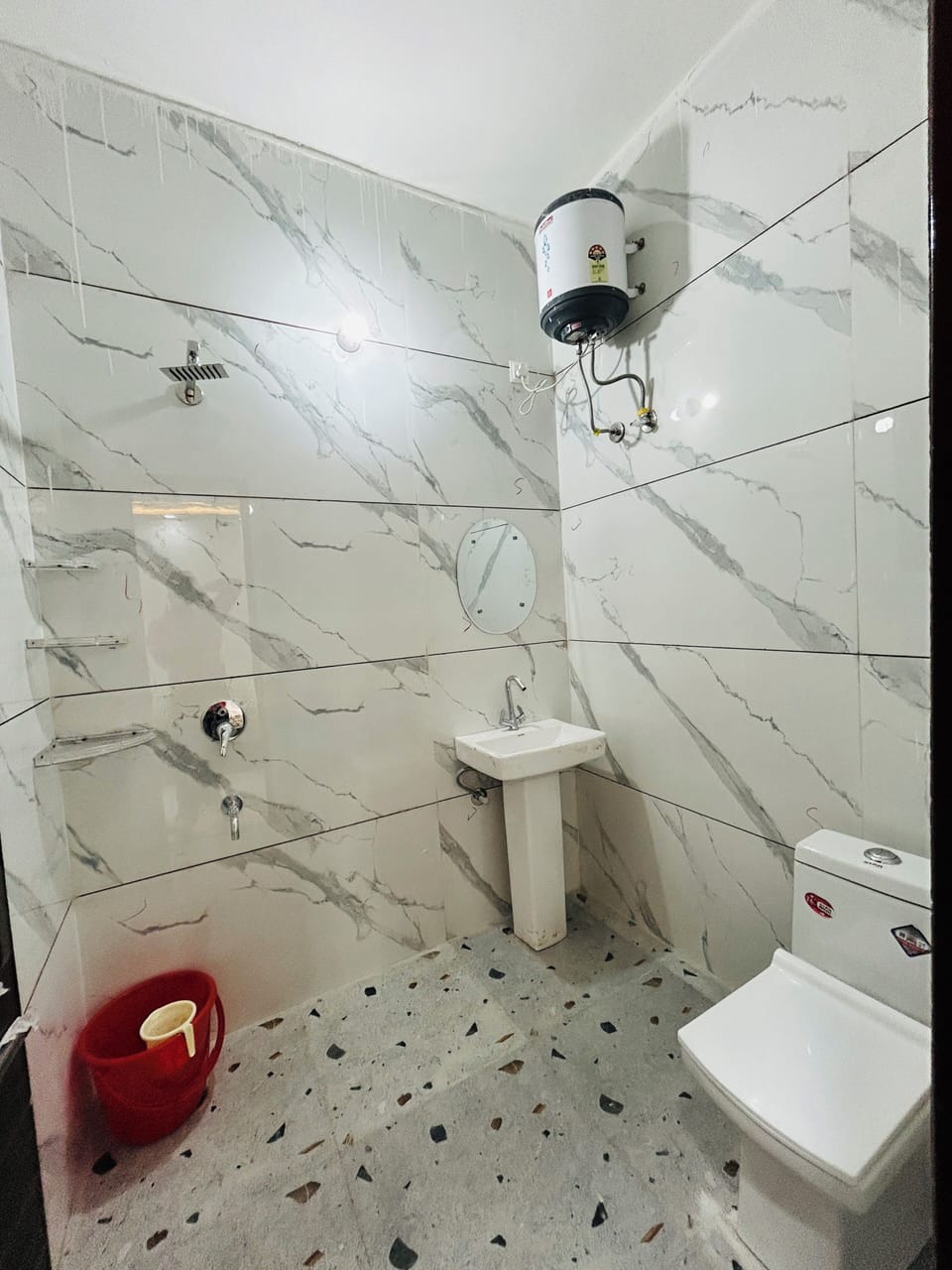 Deluxe Double Room, City View | Bathroom | Shower, slippers, towels