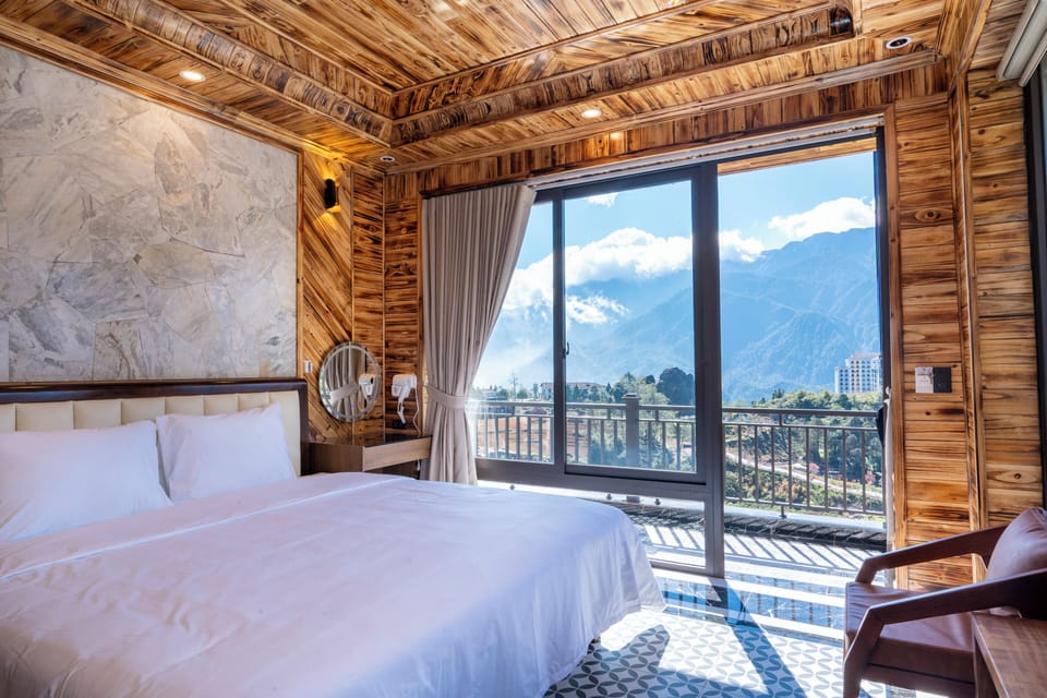 Luxury Room, Mountain View | Soundproofing, WiFi (free), bed sheets