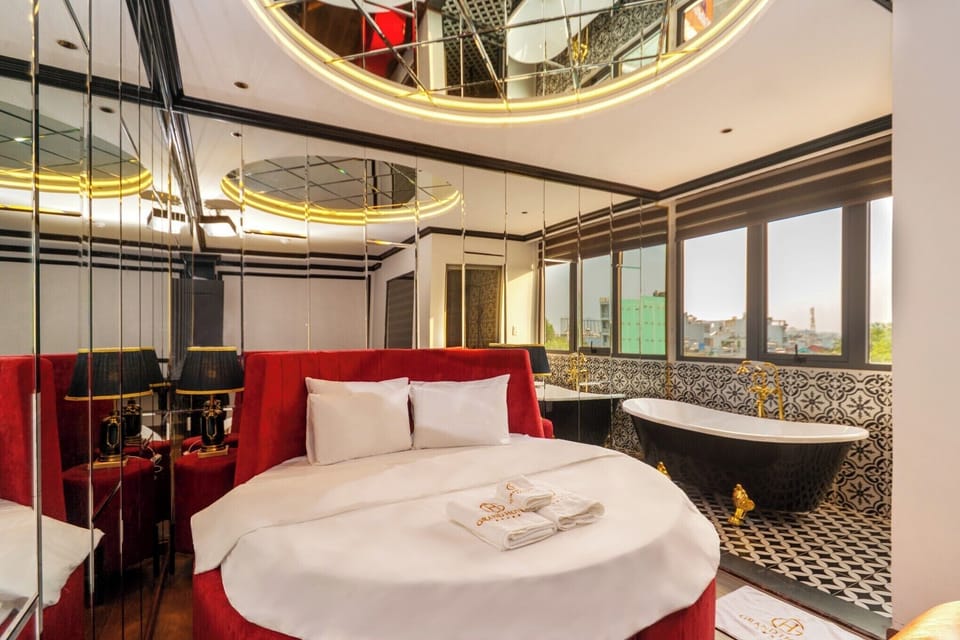 Suite | Desk, soundproofing, free WiFi, bed sheets
