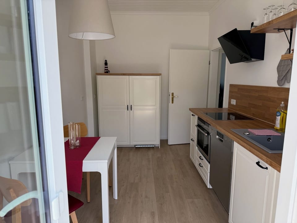 Comfort Apartment, 1 Bedroom, Partial Ocean View | Private kitchen | Coffee/tea maker, electric kettle