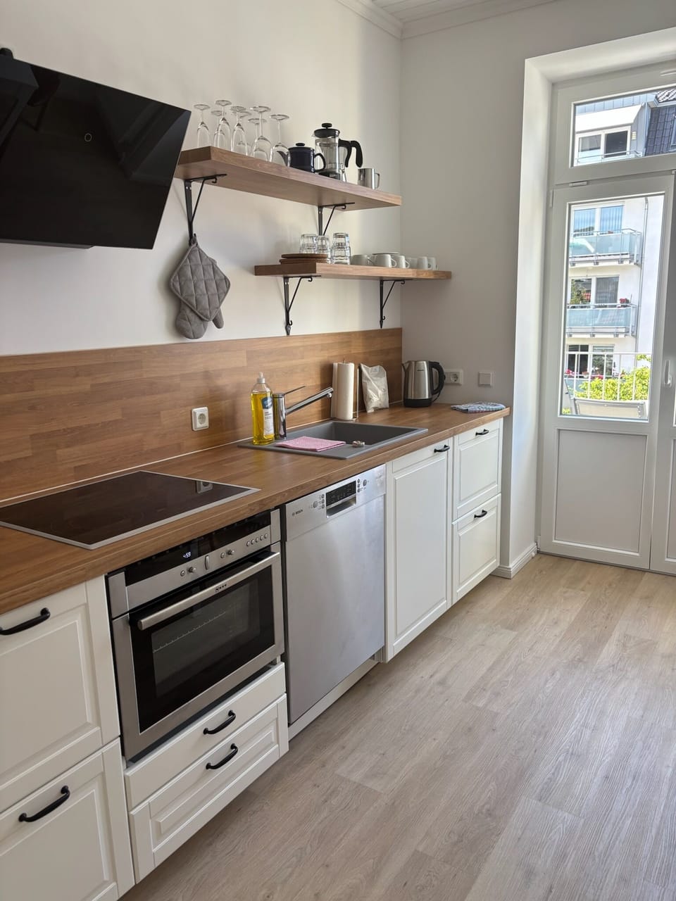 Comfort Apartment, 1 Bedroom, Partial Ocean View | Private kitchen | Coffee/tea maker, electric kettle