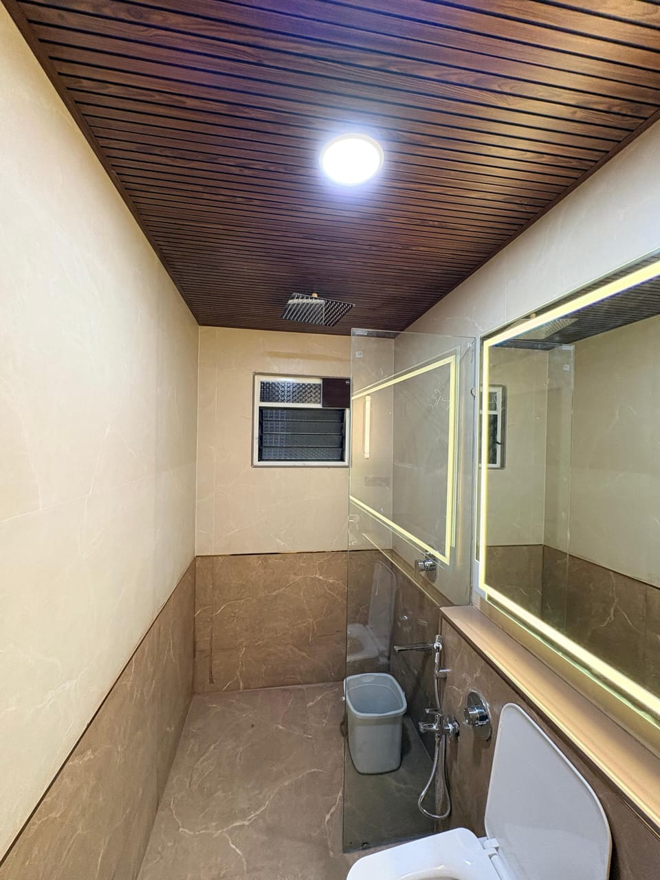 Superior Double Room, Pool View | Bathroom | Free toiletries, towels, soap, shampoo