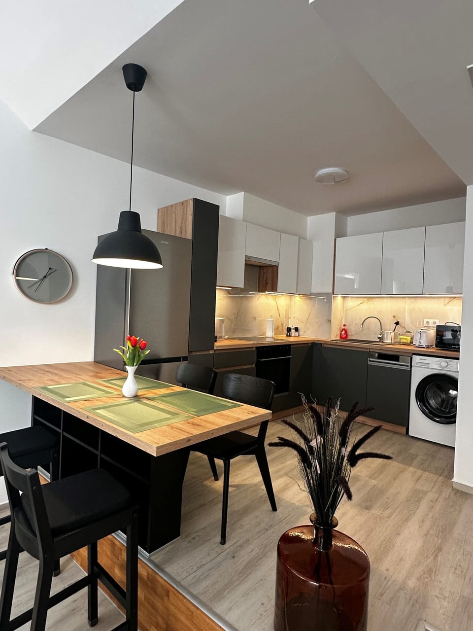 Superior Studio | Private kitchen | Fridge, microwave, stovetop, dishwasher