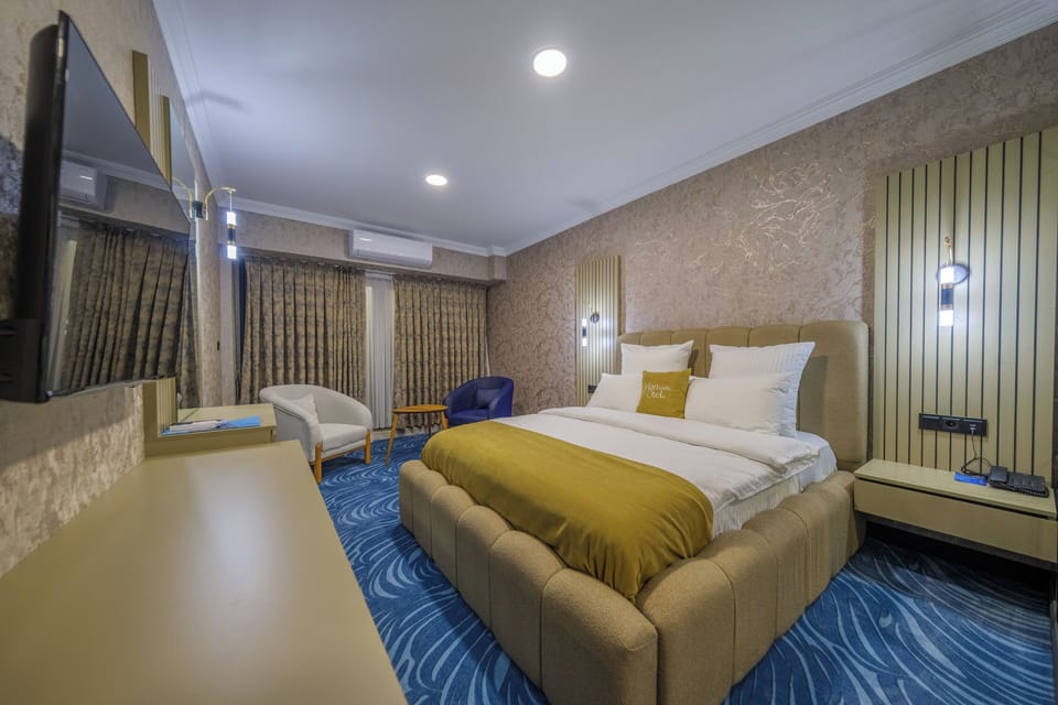 Deluxe Room, Air conditioning, Mountain View | Premium bedding, in-room safe, desk, laptop workspace