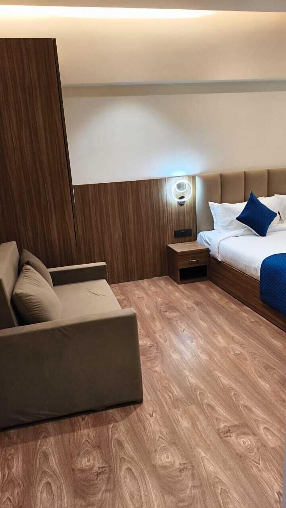 Deluxe Double Room | Living area