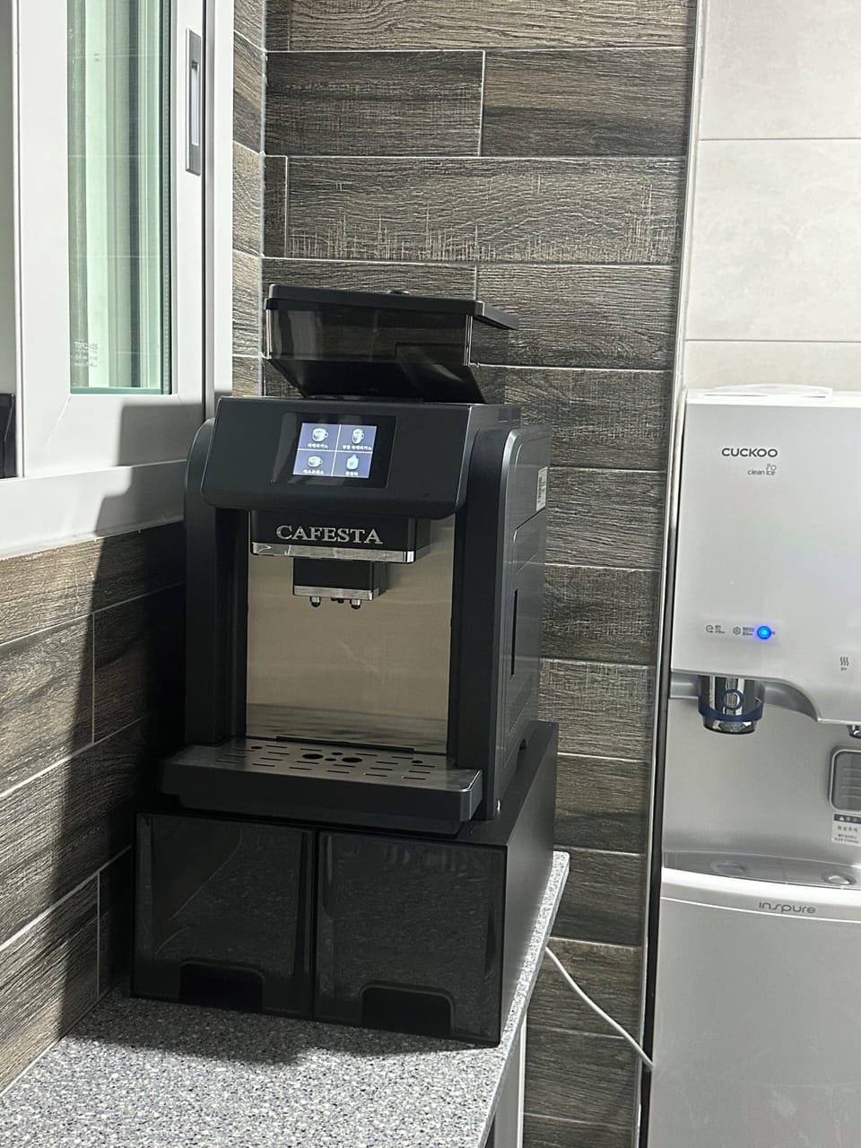 Fridge, microwave