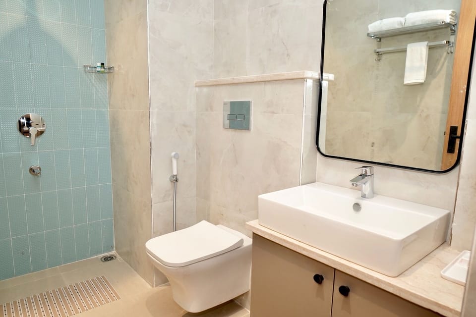 Deluxe Double Room, City View | Bathroom | Shower, bathrobes, bidet, towels