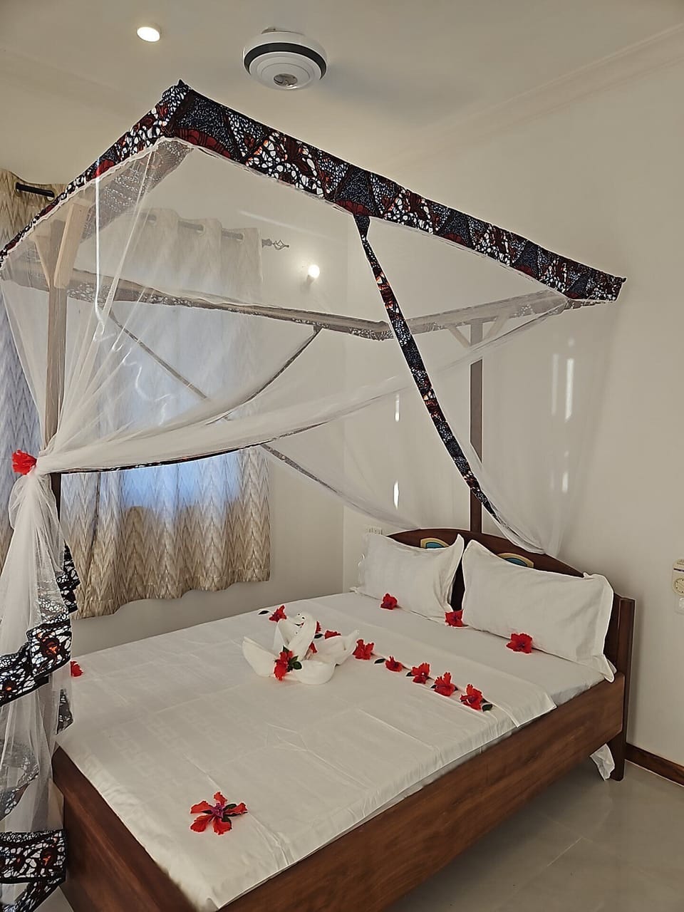 Basic Double Room | In-room safe, desk, iron/ironing board, free WiFi