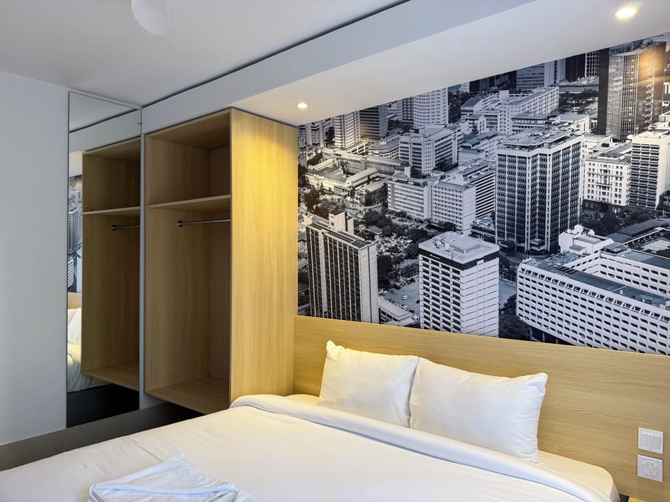 Suite | Laptop workspace, free WiFi, bed sheets