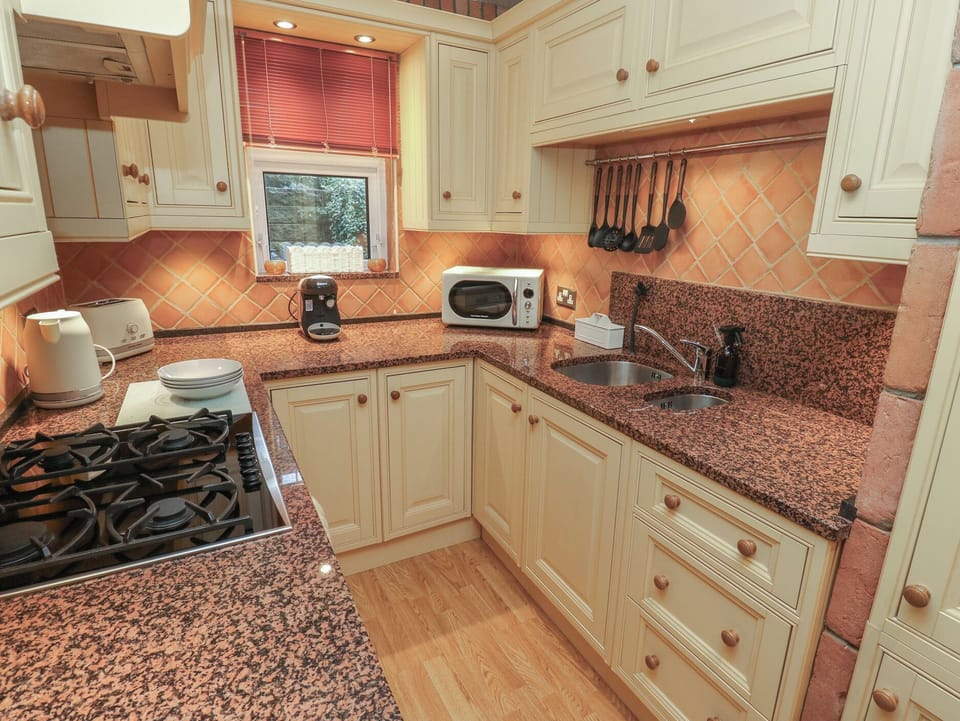 Cookware/dishes/utensils