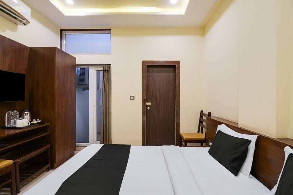 Superior Room, City View | Desk, iron/ironing board, free WiFi