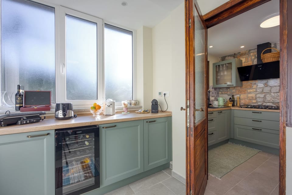 Standard House, 2 Bedrooms, Balcony (Vila Leonarda) | Private kitchen