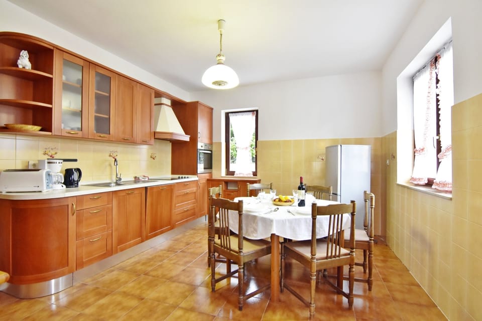 Villa, 3 Bedrooms, Patio, Garden View | Dining room