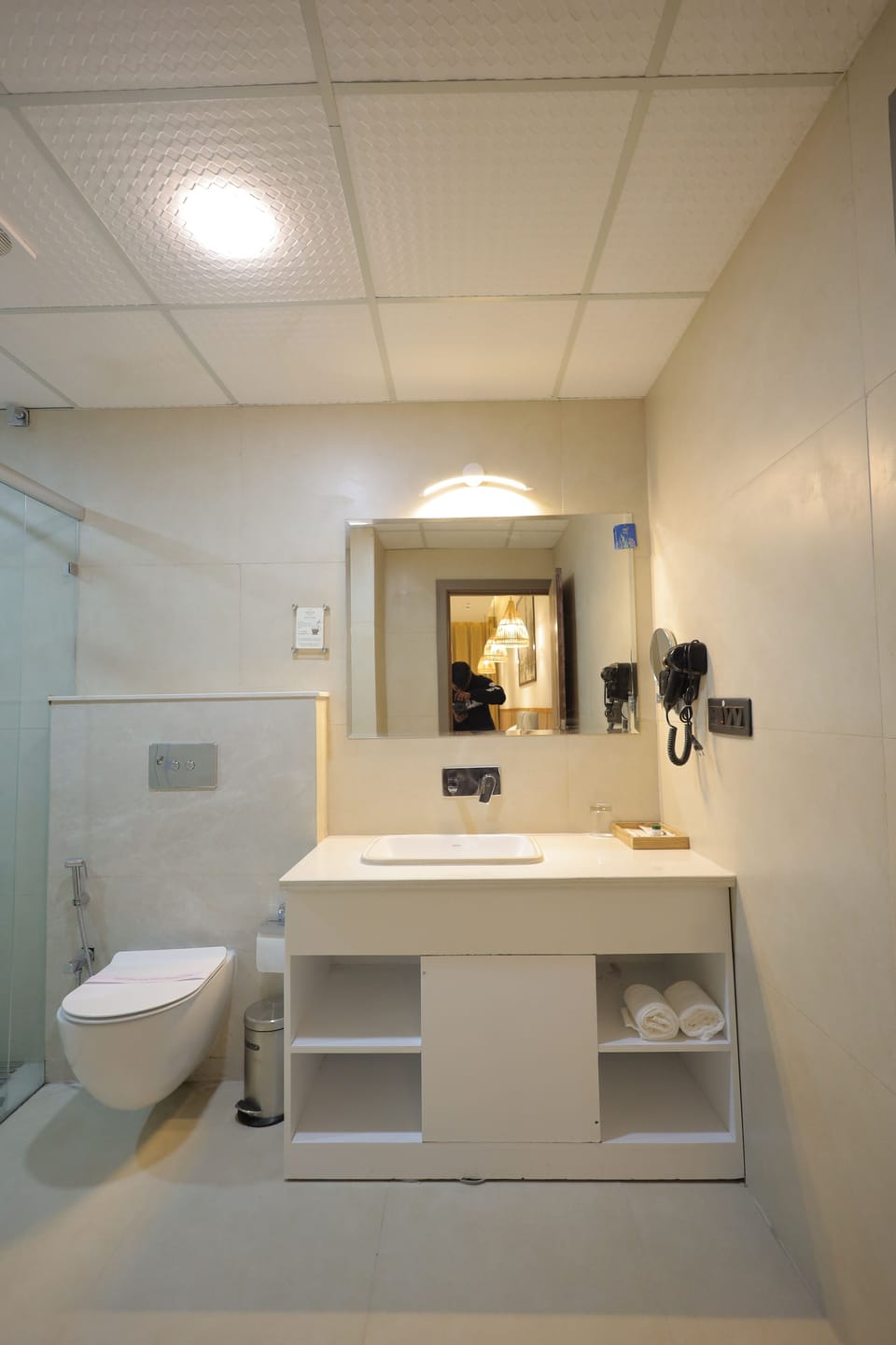 Premier Double Room, Pool View | Bathroom | Separate tub and shower, rainfall showerhead, free toiletries