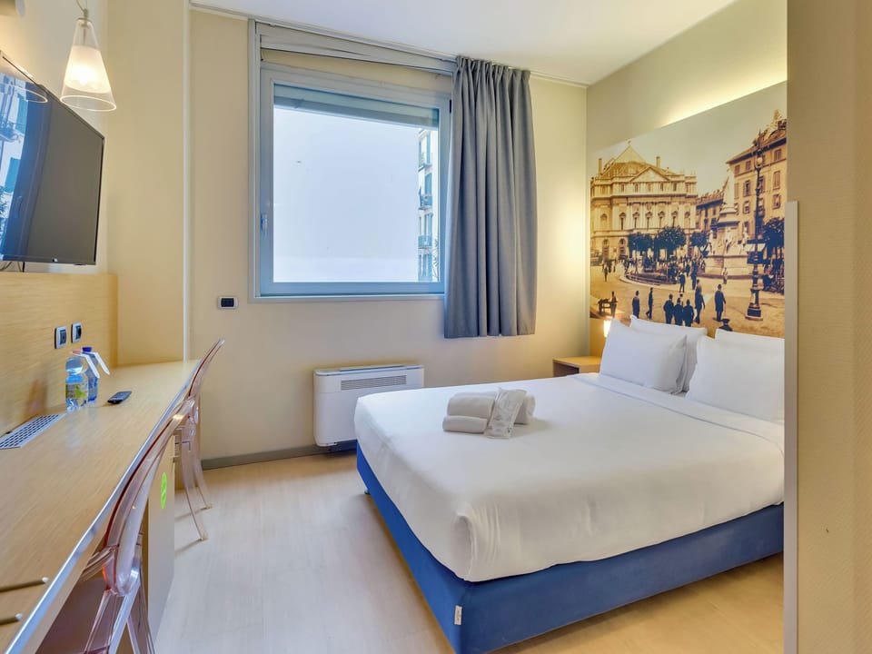 Standard Double Room, 1 Double Bed | In-room safe, desk, WiFi (free)
