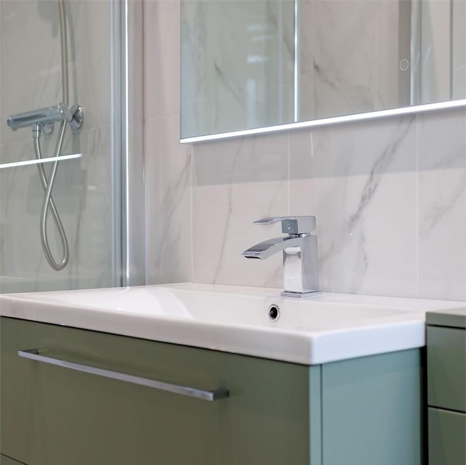 Luxury Double Room | Bathroom | Shower, hair dryer, towels, soap