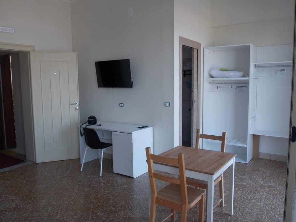 Deluxe Double Room, Balcony, Sea View | Soundproofing, WiFi (free)
