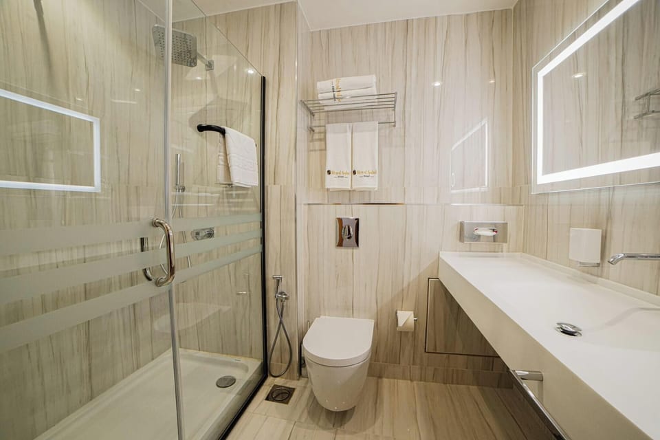 Shower, free toiletries, hair dryer, towels