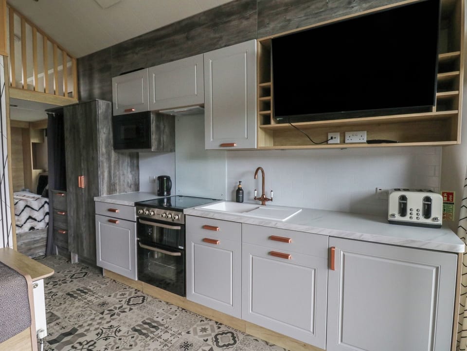 Dishwasher, cookware/dishes/utensils
