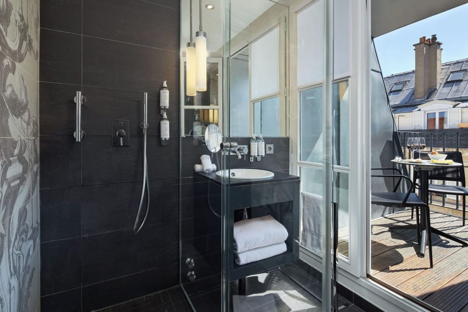 Privilege Top Floor Room  | Bathroom | Designer toiletries, hair dryer, slippers, towels