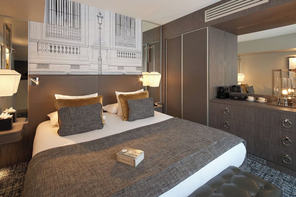 Suite Duplex | Minibar, in-room safe, individually decorated, individually furnished