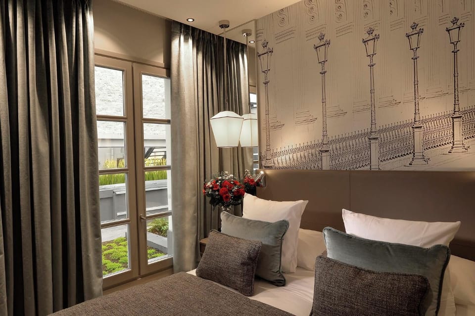 Superior Garden Room | Minibar, in-room safe, individually decorated, individually furnished