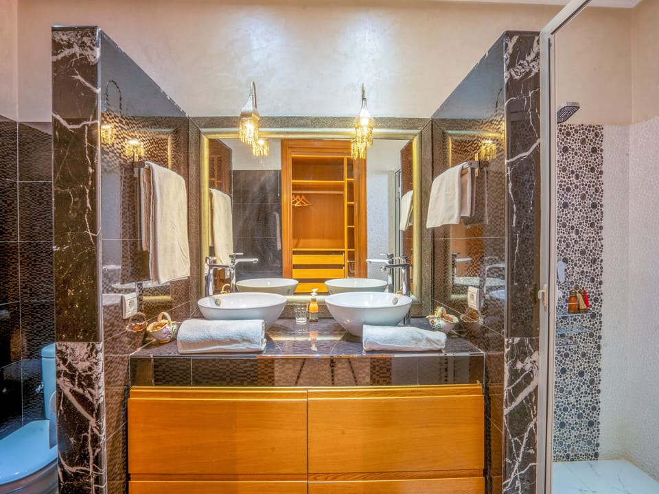 Suite, Mountain View | In-room safe, soundproofing, iron/ironing board, free WiFi