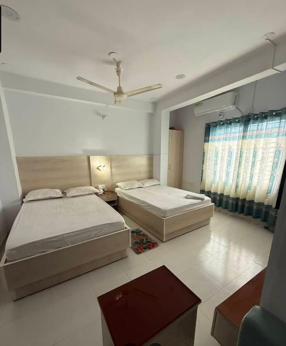 Deluxe Double Room | Bathroom | Free toiletries, towels, soap, shampoo