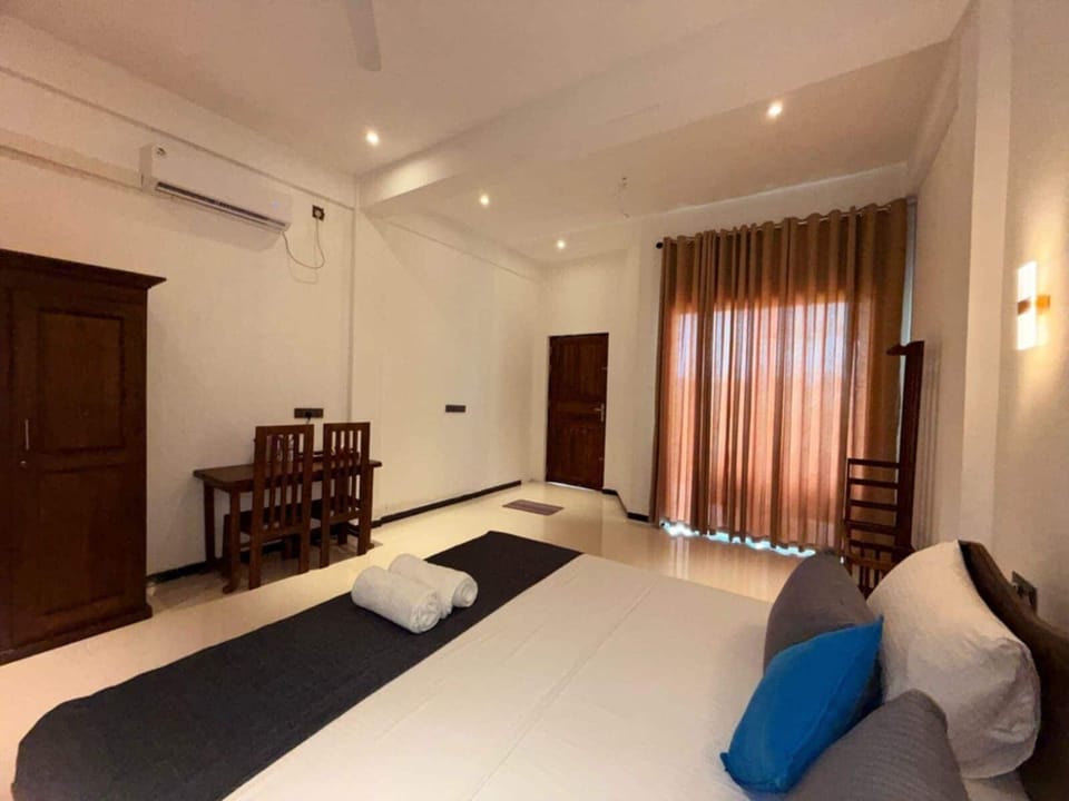 Luxury Double Room, Garden View | Hypo-allergenic bedding, individually furnished, desk, soundproofing