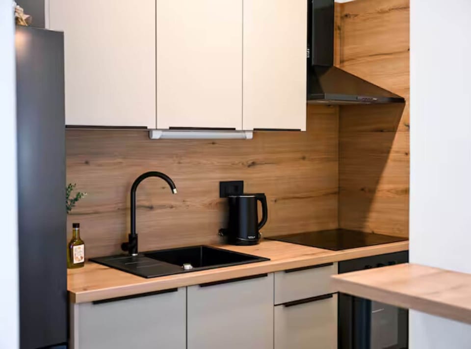 Apartment (Studio Apartment with Balcony) | Private kitchen | Fridge