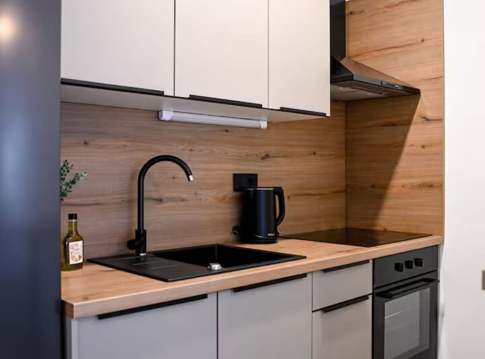 Apartment (Studio Apartment with Balcony) | Private kitchen | Fridge