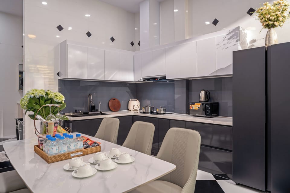 Townhome, 5 Bedrooms, Garden View | In-room dining