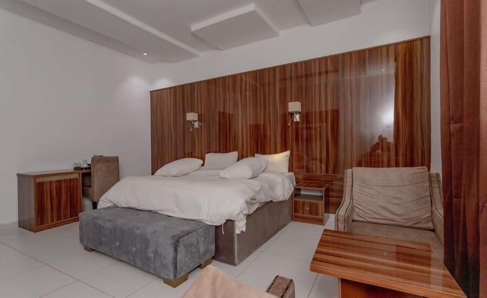 Comfort Room, Balcony, City View | Desk, laptop workspace, blackout drapes, soundproofing
