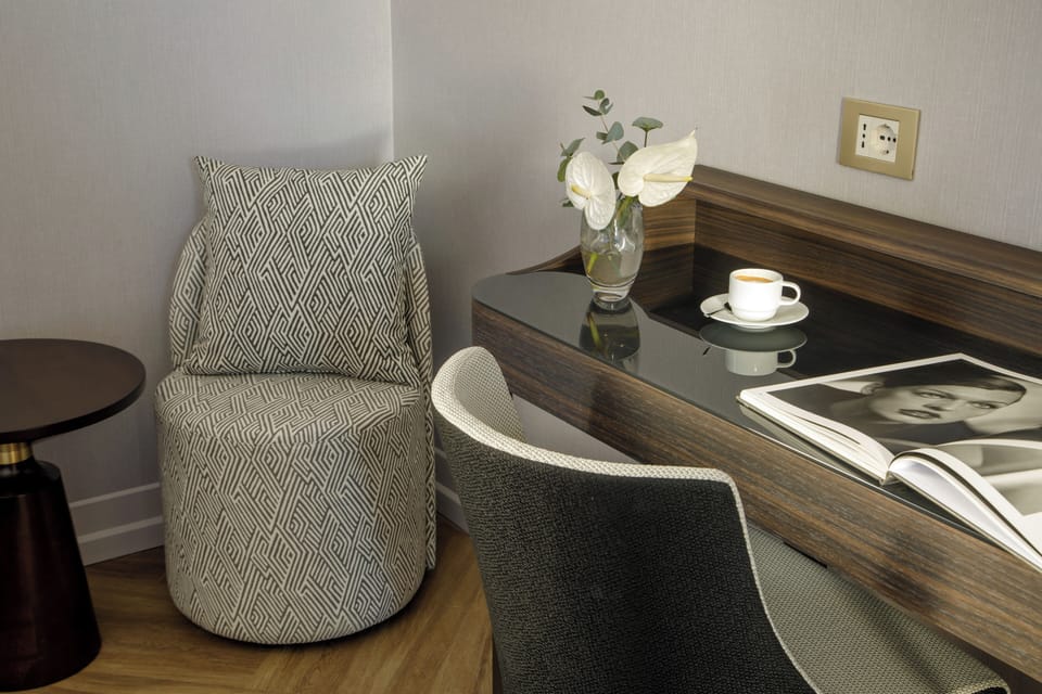 Hypo-allergenic bedding available, in-room safe, desk, laptop workspace