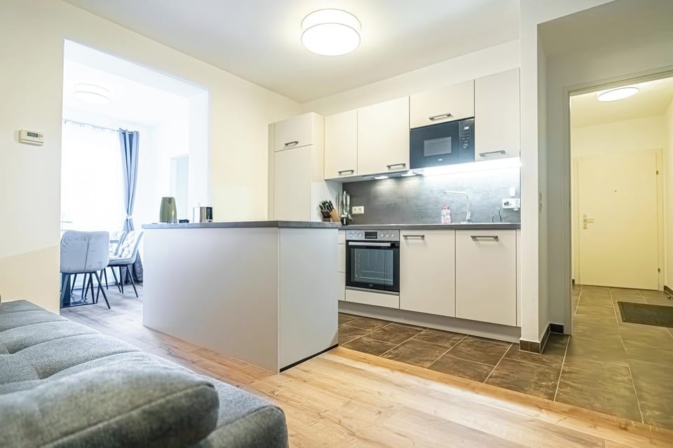 Basic Apartment | Private kitchen | Fridge, microwave, oven, stovetop