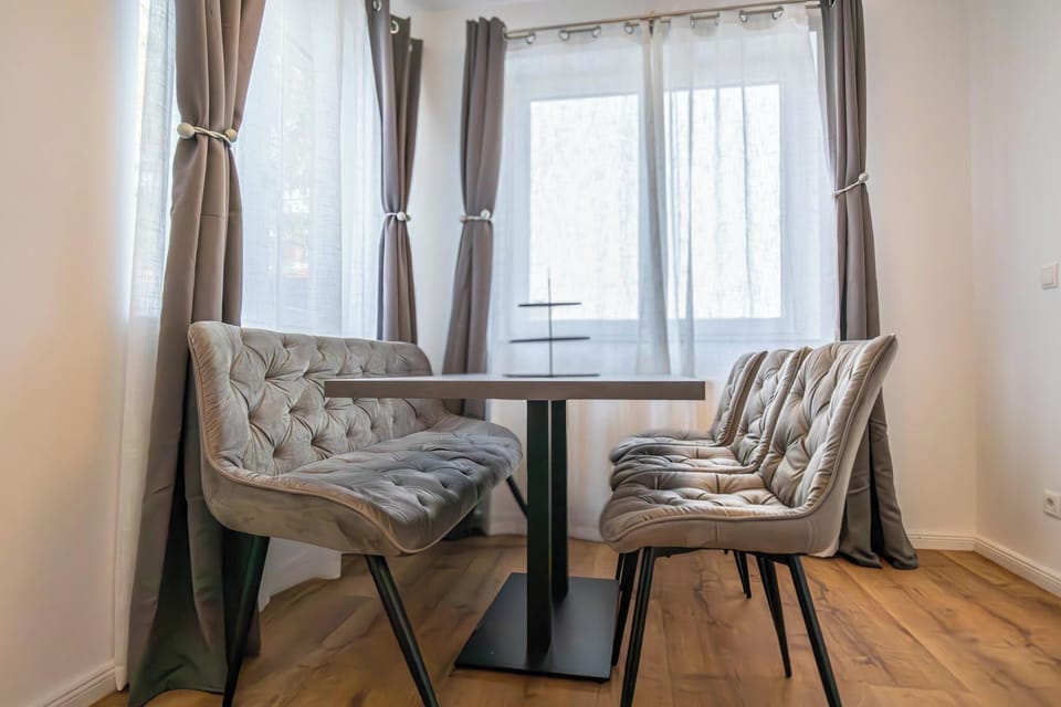 Basic Apartment | Living room