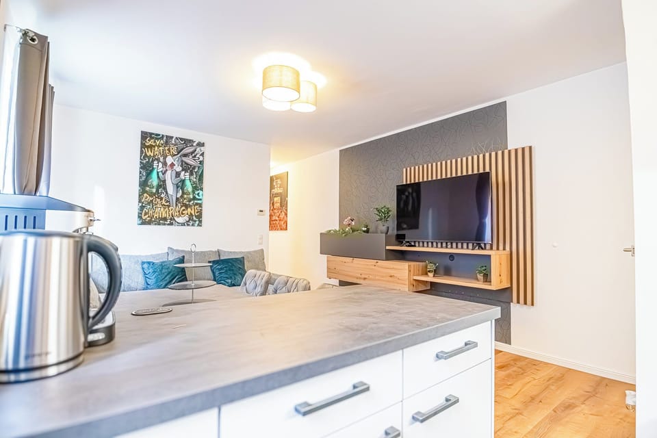 Basic Apartment | Private kitchen | Fridge, microwave, oven, stovetop