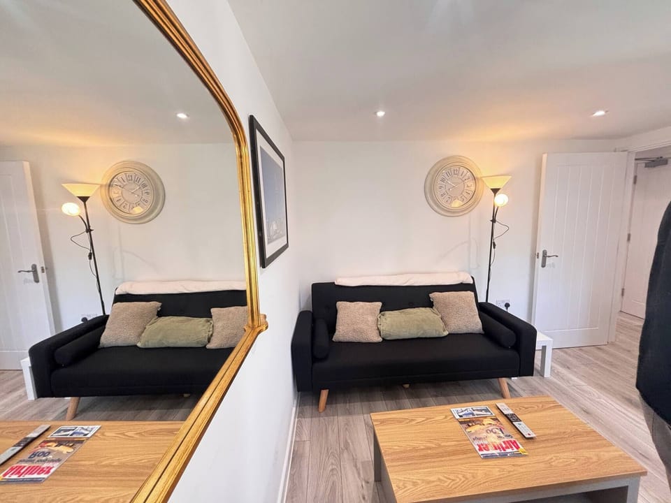 Apartment, 2 Bedrooms | Living room