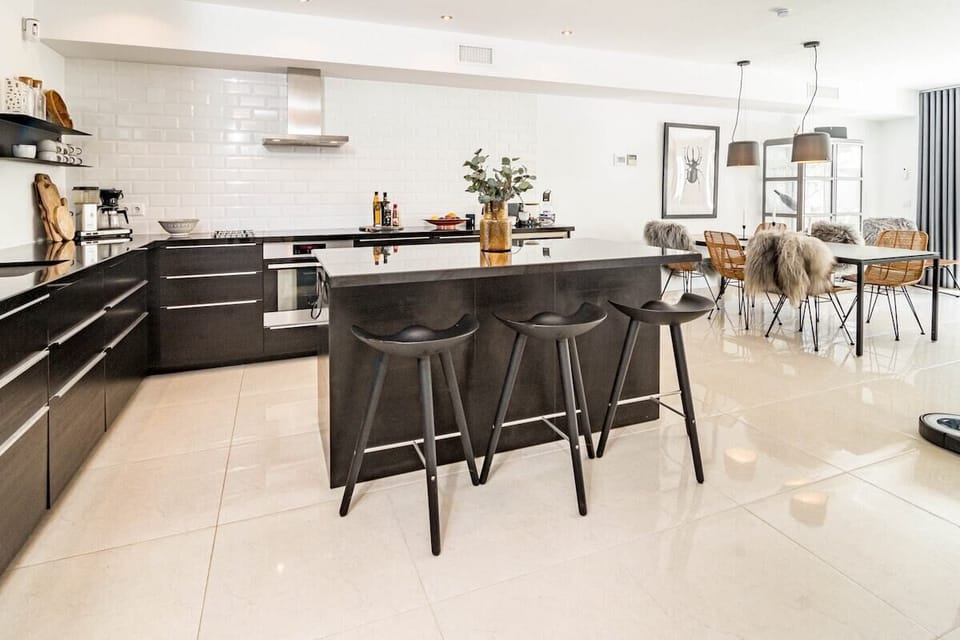 Studio (3 Bedrooms) | Interior