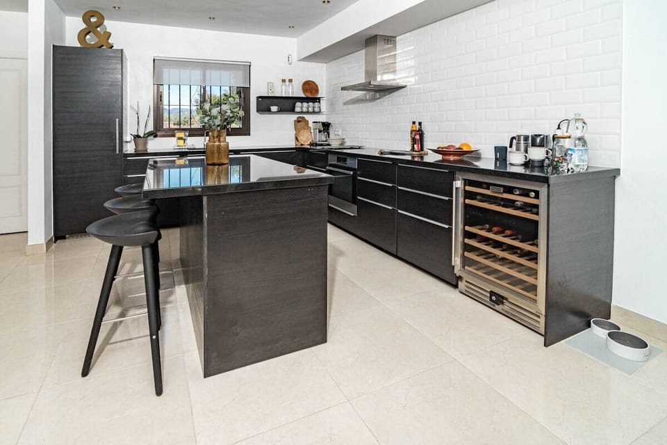 Studio (3 Bedrooms) | Interior