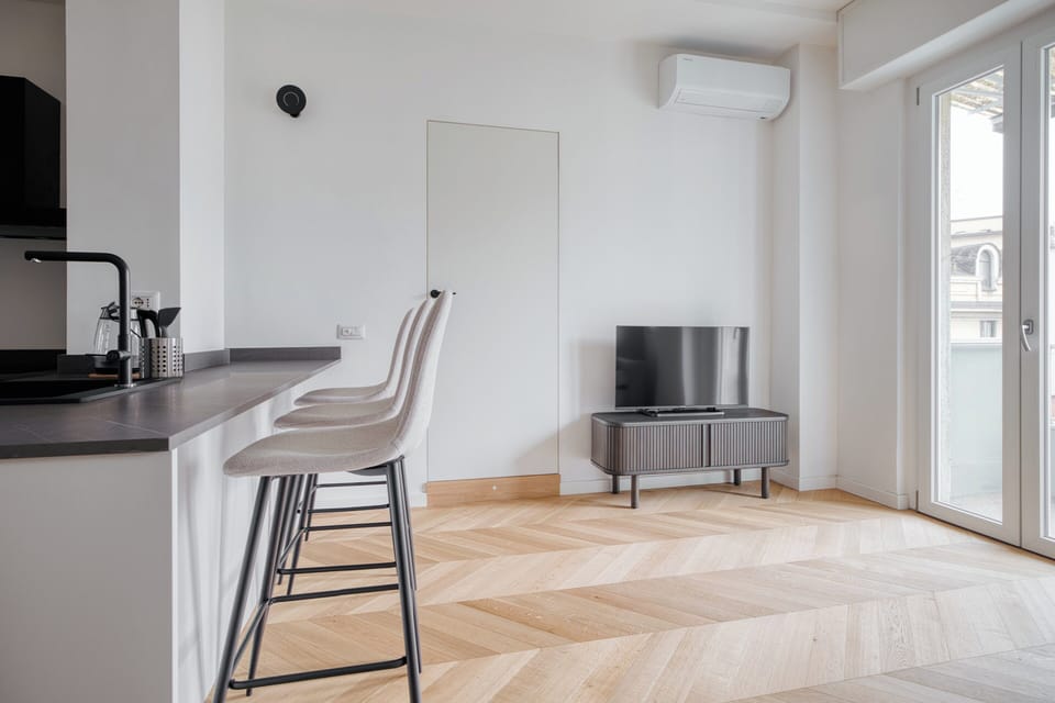 Apartment, 3 Bedrooms, Balcony | Living area | 32-inch Smart TV with cable channels