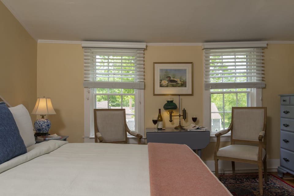 Room, 1 King Bed | 1 bedroom, premium bedding, down comforters, iron/ironing board