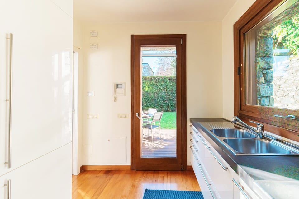 Apartment, Lake View | Private kitchen | Full-size fridge, microwave, oven, stovetop