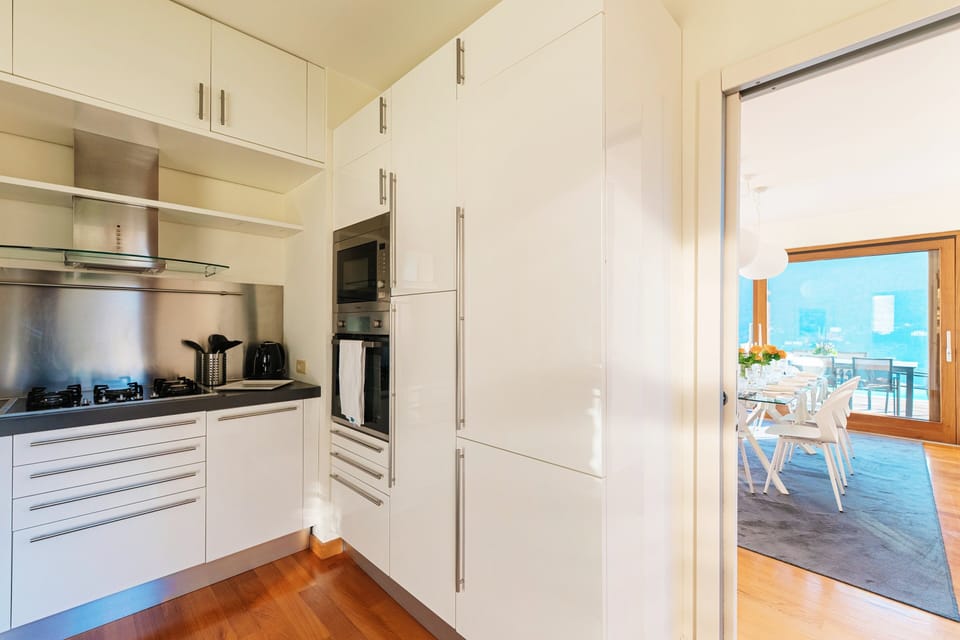 Apartment, Lake View | Private kitchen | Full-size fridge, microwave, oven, stovetop
