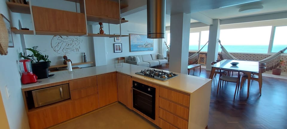 Deluxe Apartment | Private kitchen | Fridge, microwave, oven, stovetop