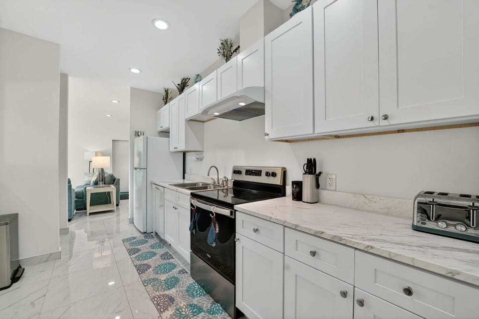 Duplex, 3 Bedrooms | Private kitchen | Coffee/tea maker, fridge, oven, toaster